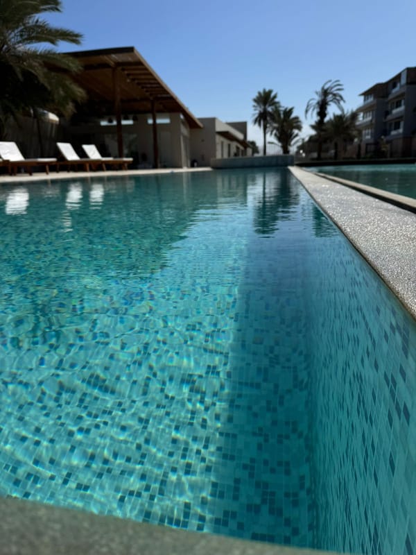 Piscina y jacuzzi de Kite Club Paracas